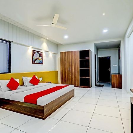 Oyo 70752 Viram House Hotel Gorwa Exterior photo