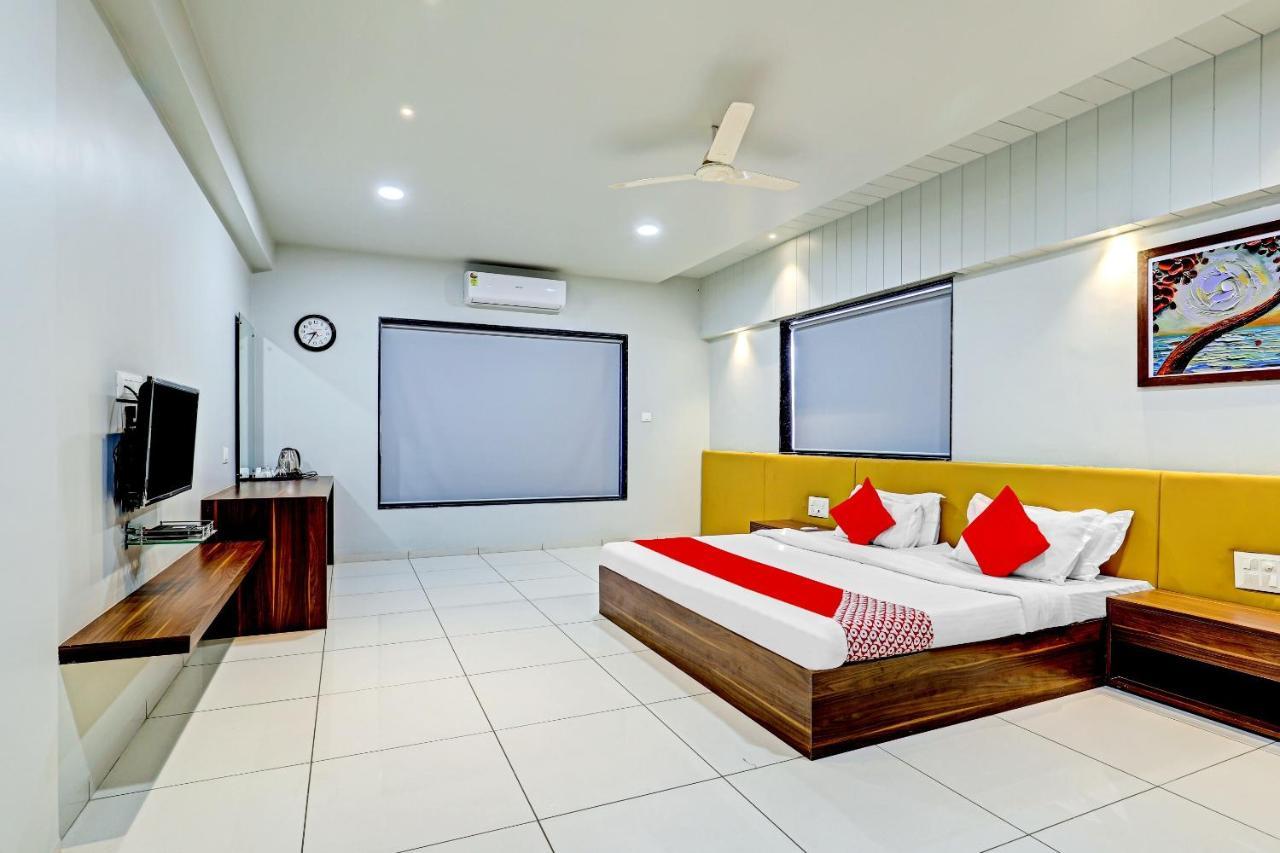 Oyo 70752 Viram House Hotel Gorwa Exterior photo