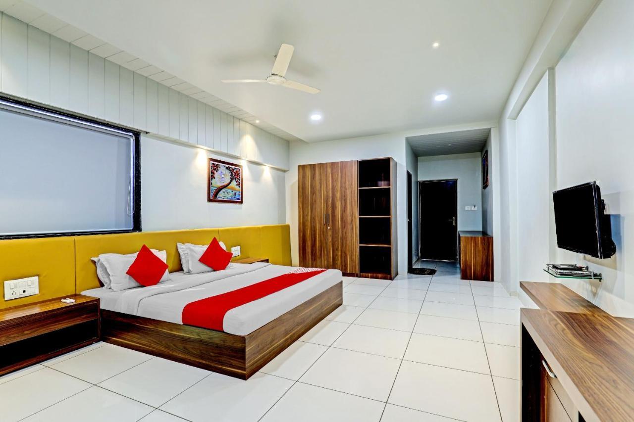 Oyo 70752 Viram House Hotel Gorwa Exterior photo