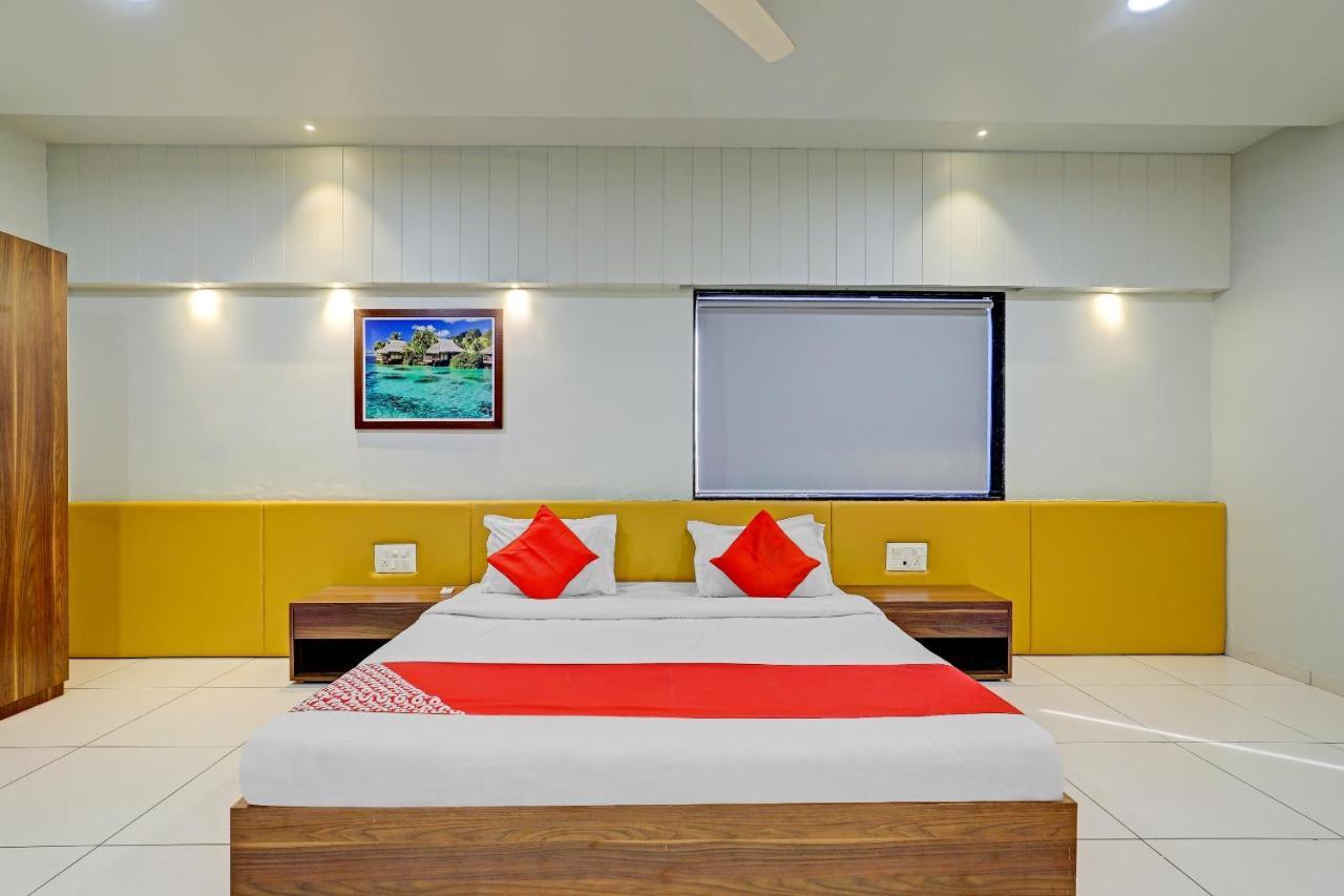 Oyo 70752 Viram House Hotel Gorwa Exterior photo