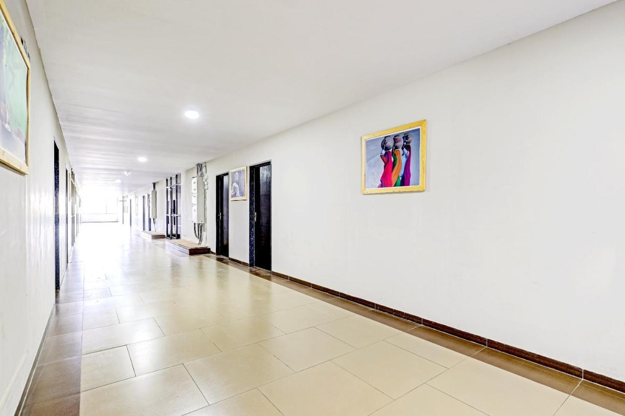 Oyo 70752 Viram House Hotel Gorwa Exterior photo