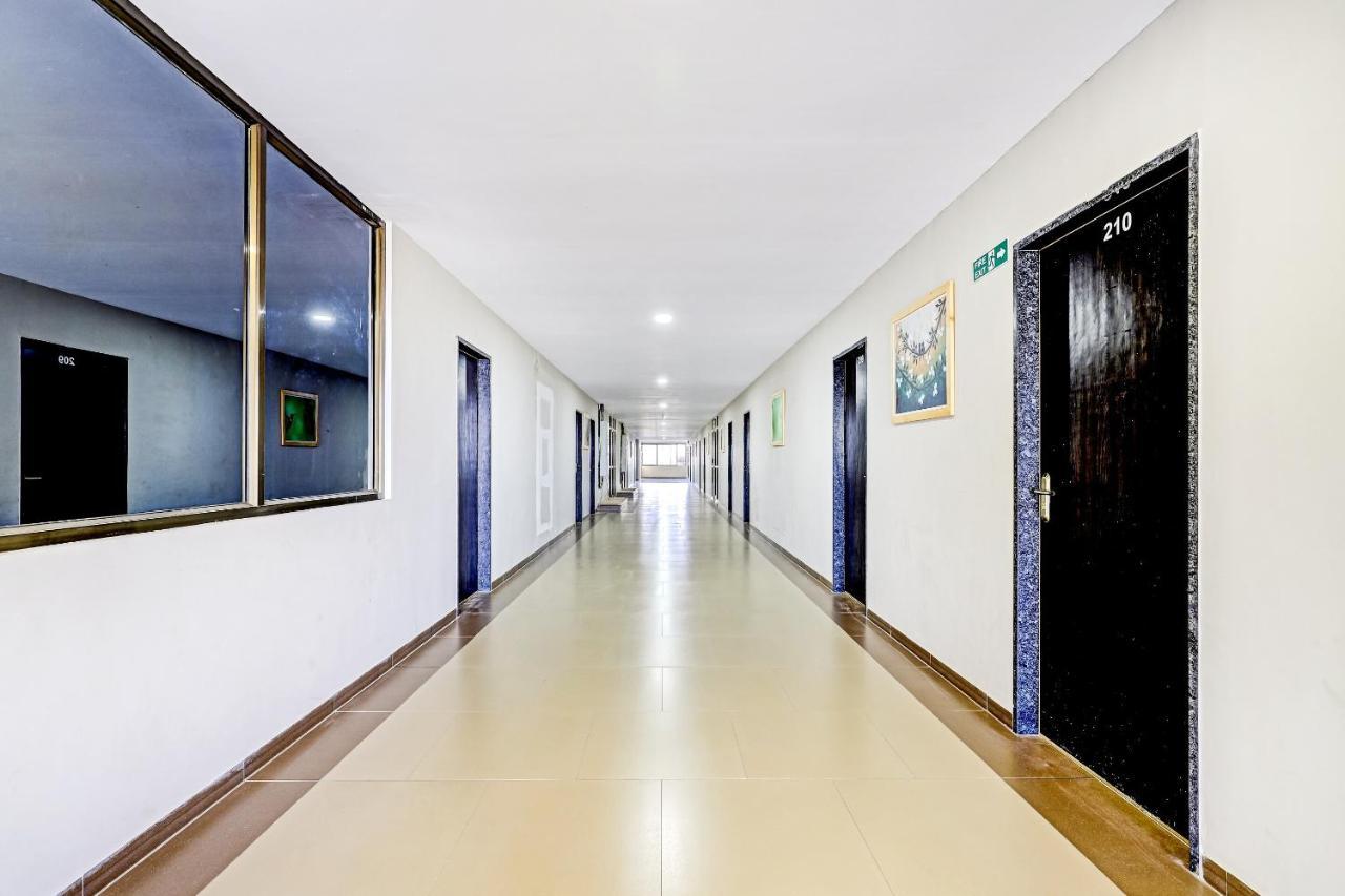 Oyo 70752 Viram House Hotel Gorwa Exterior photo