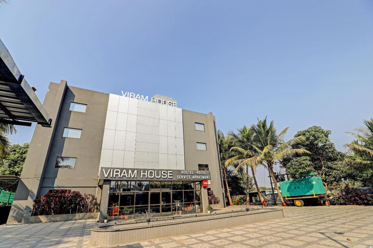 Oyo 70752 Viram House Hotel Gorwa Exterior photo